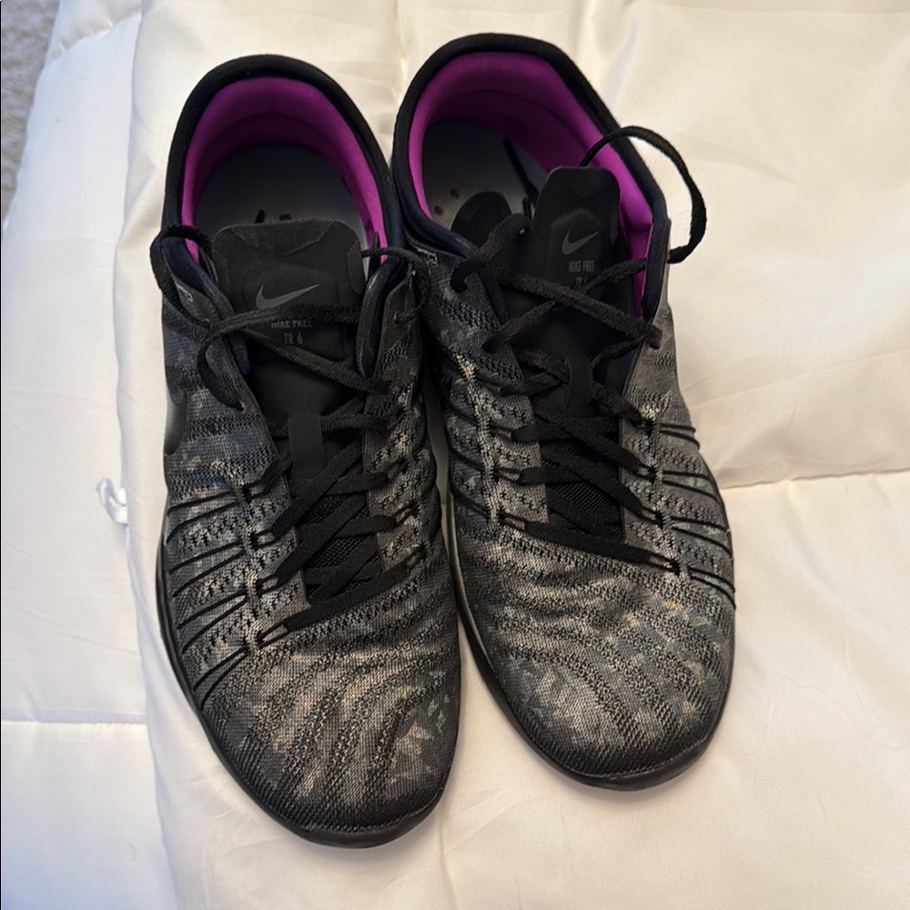 Nike Black and Gray Athletic Shoes
